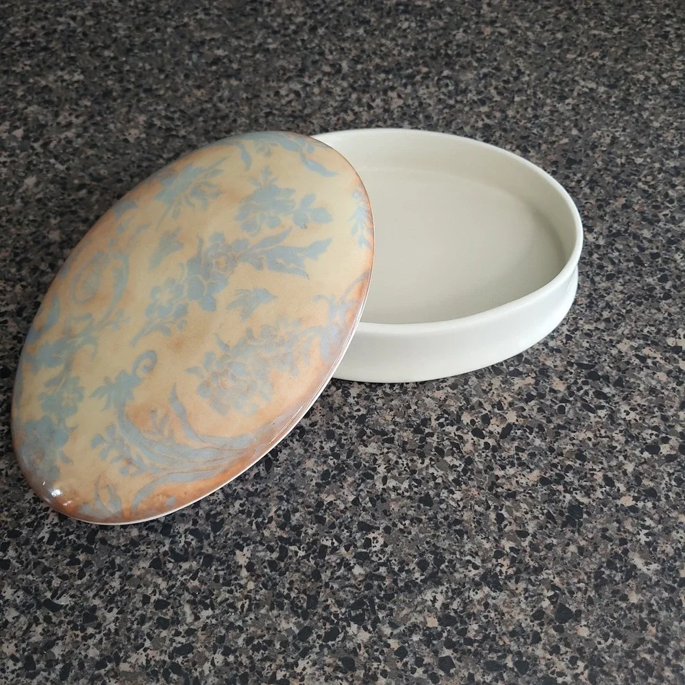 VINTAGE Kimberly Poloson‎ Floral Oval Ceramic Trinket Box with Lid Blue & Beige